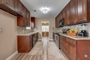 1902 Sedgie Dr in Houston, TX - Building Photo