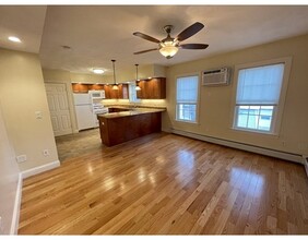 79 Pleasant St-Unit -4 in Leominster, MA - Foto de edificio - Building Photo