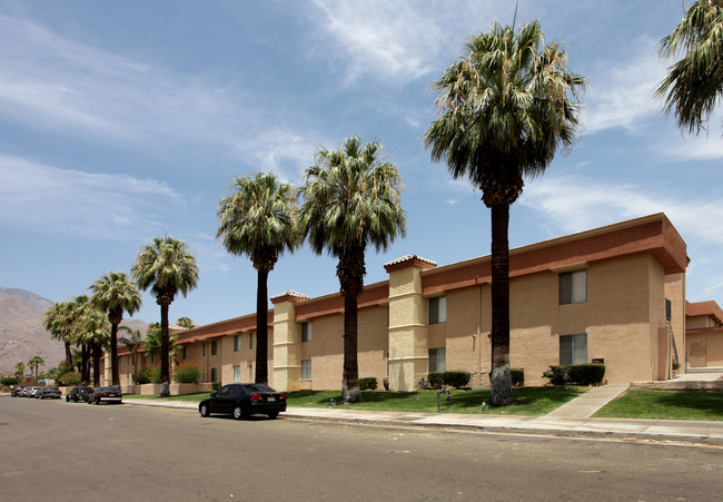 Americana Gardens in Palm Springs, CA - Building Photo - Building Photo