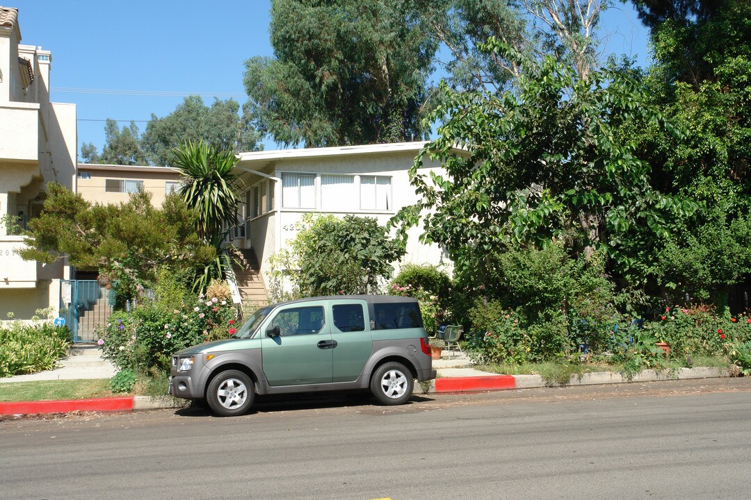4209 Radford Ave in Studio City, CA - Building Photo