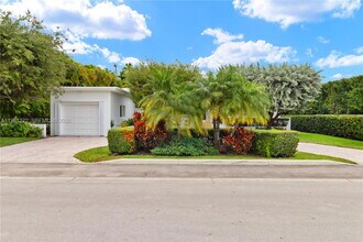 1261 NE 98th St in Miami Shores, FL - Building Photo - Building Photo