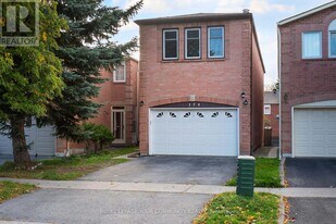 174 Roxanne Crescent in Toronto, ON - Building Photo