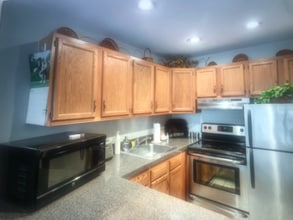 5820 Oakwood Dr, Unit 2E in Lisle, IL - Building Photo - Building Photo