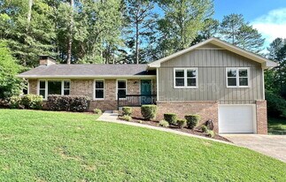 1110 Washington Ave in Woodstock, GA - Building Photo