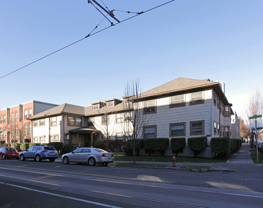 Lee Apartments in Portland, OR - Building Photo