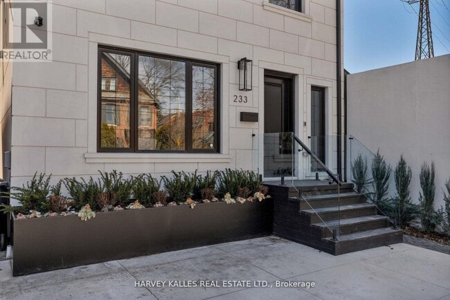 233 Macpherson Ave in Toronto, ON - Building Photo - Building Photo