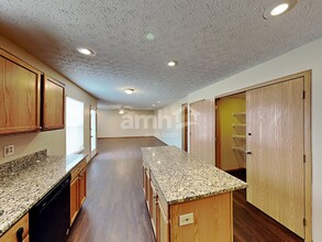 472 Greenhill Dr in Groveport, OH - Foto de edificio - Building Photo