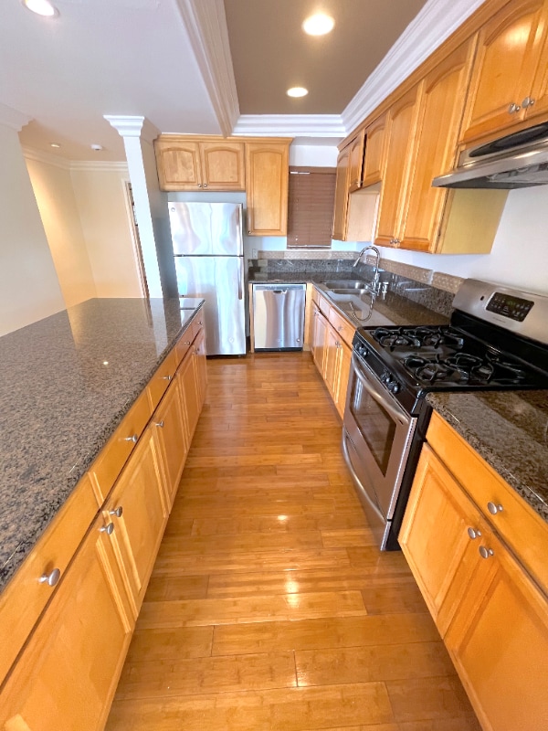 100 Cliff Dr in Laguna Beach, CA - Building Photo - Building Photo