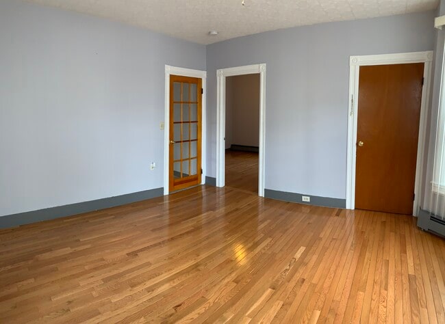 110 Capital St, Unit 1 in Pawtucket, RI - Foto de edificio - Building Photo