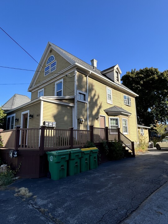 143 Lake St, Unit 2 Lower Rear in Hamburg, NY - Foto de edificio