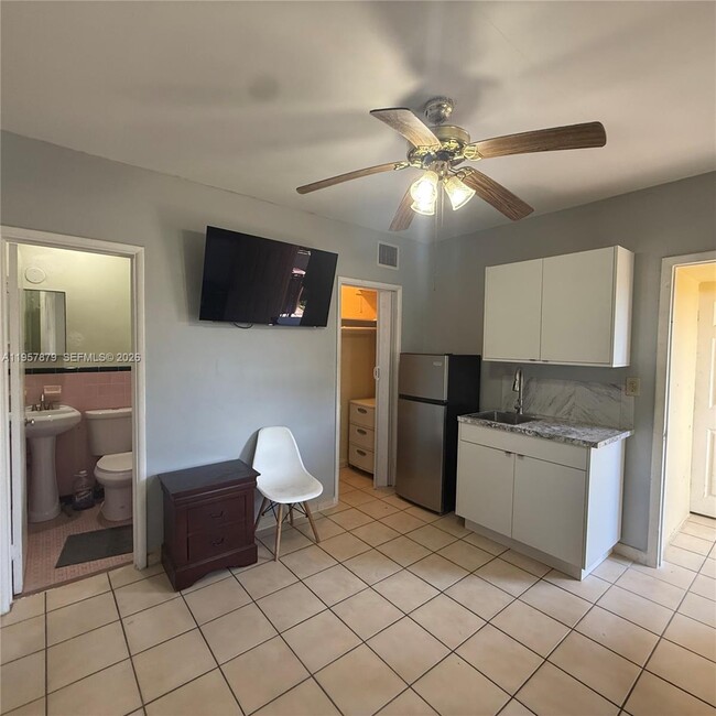 275 W 16th St in Hialeah, FL - Building Photo - Building Photo