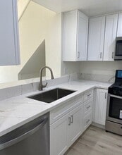 141 Lemon Grove in Irvine, CA - Building Photo - Building Photo