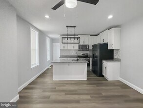 733 N Linwood Ave in Baltimore, MD - Foto de edificio - Building Photo