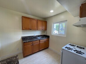 915 E Palmer Ave in Glendale, CA - Building Photo - Building Photo