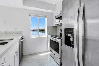 164 Riviera Cir in Weston, FL - Building Photo - Building Photo