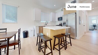 1321 N June St in Los Angeles, CA - Building Photo - Building Photo