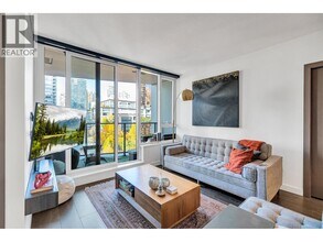 68 Smithe St in Vancouver, BC - Building Photo - Building Photo