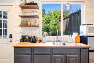 8725 29th Ave NW in Seattle, WA - Building Photo - Building Photo