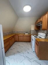 1400 Ella T Grasso Blvd, Unit E in New Haven, CT - Foto de edificio - Building Photo