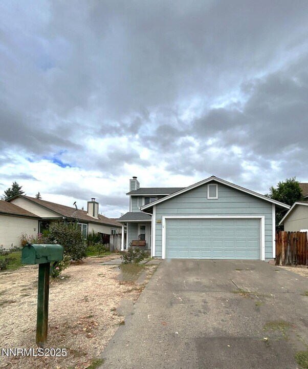 1276 Express St in Sparks, NV - Building Photo