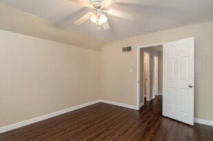 7405 Charmant Dr in San Diego, CA - Building Photo