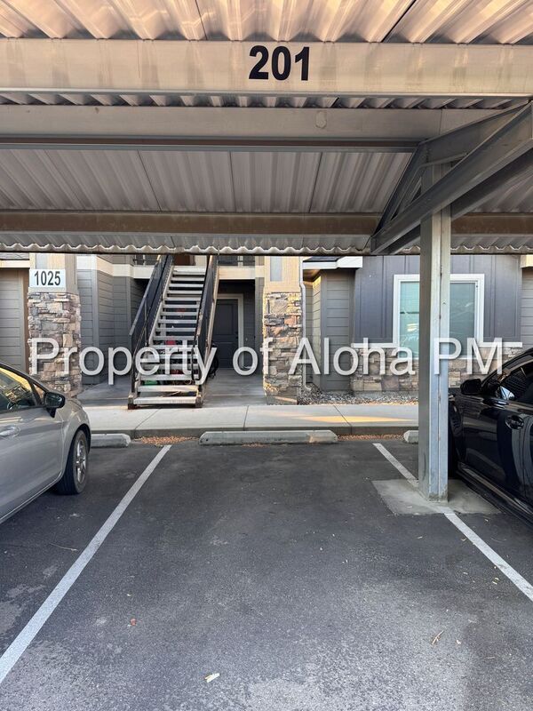 1025 W Pine Ave in Meridian, ID - Foto de edificio - Building Photo