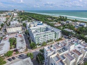 7800 Collins Ave in Miami, FL - Building Photo - Building Photo