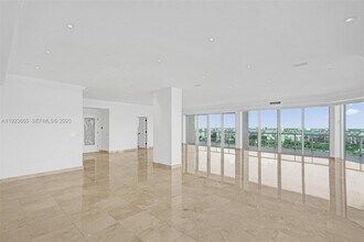 10101 Collins Ave in Bal Harbour, FL - Building Photo - Building Photo