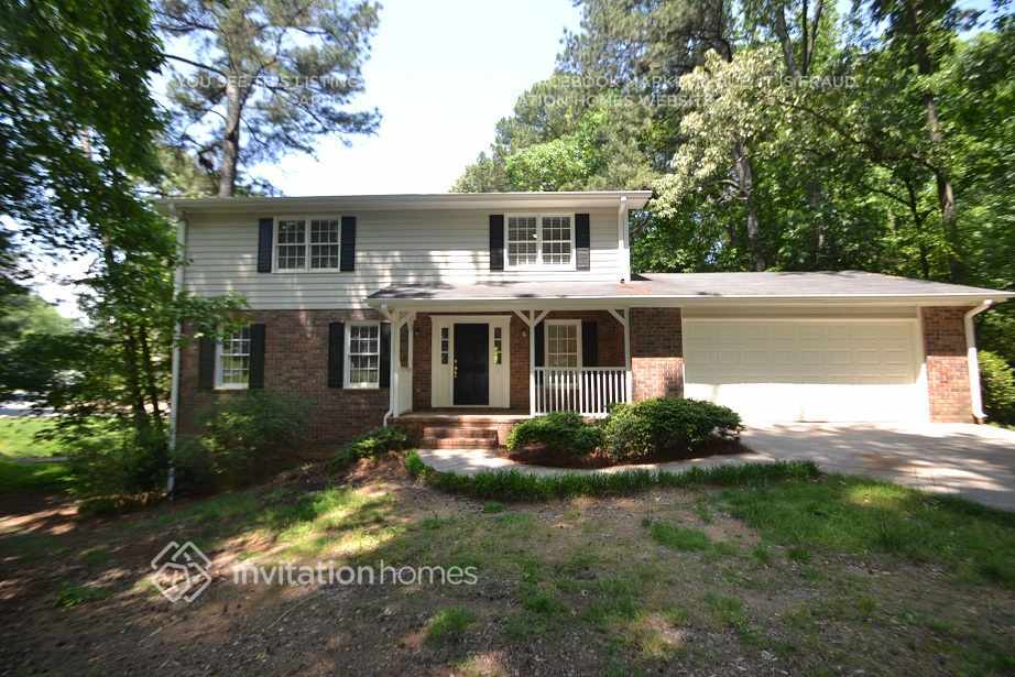 1265 Seven Springs Cir NE in Marietta, GA - Building Photo