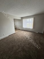 Thomas White Apartments in Saginaw, MI - Building Photo