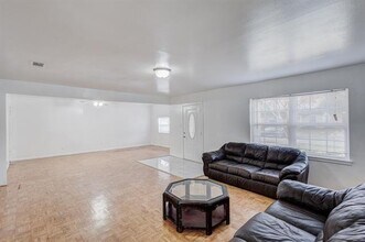 3230 Mayhew Dr in Dallas, TX - Building Photo - Building Photo