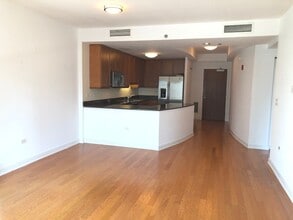 130 N Garland Ct in Chicago, IL - Building Photo - Building Photo