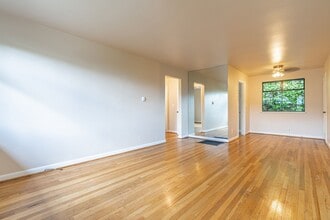 Boylston Court in Seattle, WA - Building Photo - Building Photo