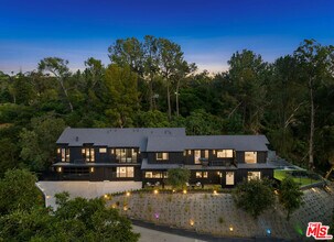 3140 Coldwater Canyon Ave in Los Angeles, CA - Building Photo - Building Photo