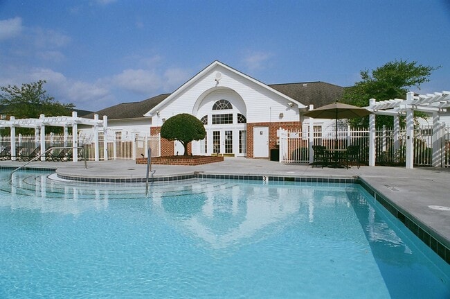 Reserve at Jacksonville Commons in Jacksonville, NC - Foto de edificio - Building Photo