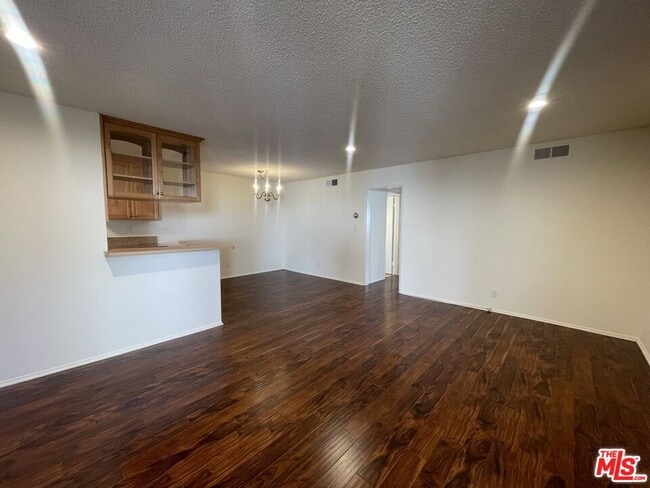 5330 Zelzah Ave in Los Angeles, CA - Building Photo - Building Photo