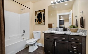 12614 Ambaum Blvd SW in Burien, WA - Foto de edificio - Building Photo