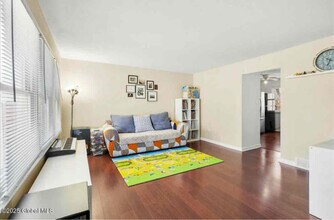 184 Mt Hope Dr in Albany, NY - Building Photo - Building Photo