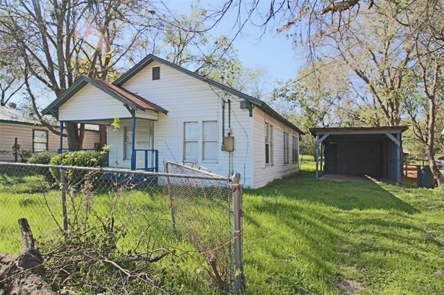 1307 Joslin St in Cleburne, TX - Foto de edificio