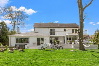 80 Soundview Dr in Stamford, CT - Building Photo - Building Photo