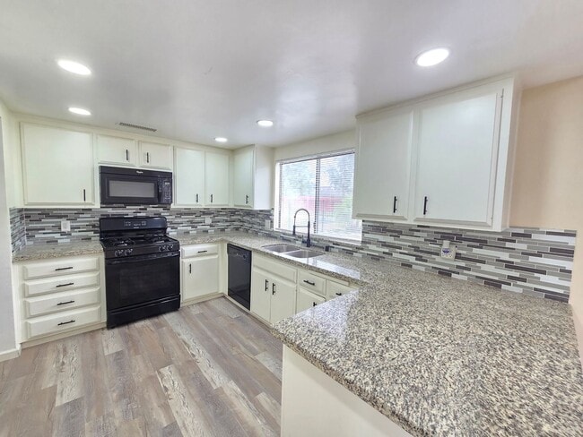 3604 Lordsburg Ct in Bakersfield, CA - Building Photo - Building Photo