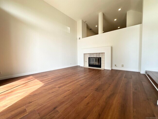 4385 Nobel Dr in San Diego, CA - Building Photo - Building Photo