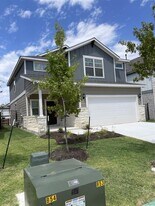 448 Pickrell Lp in Liberty Hill, TX - Building Photo