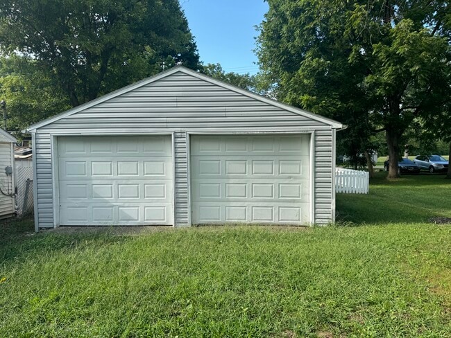 1021 Oak Grove Ave in Marion, OH - Building Photo - Building Photo