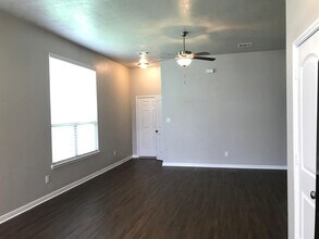 2003 Viva Rd in Bryan, TX - Building Photo - Building Photo