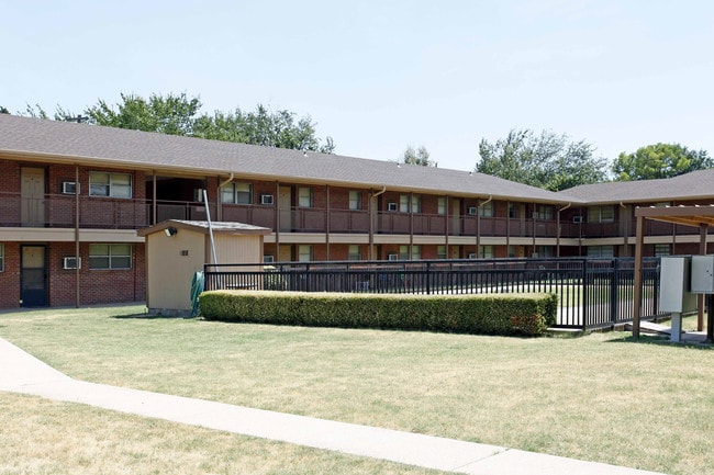 Airmen's Apartments in Oklahoma City, OK - Building Photo - Building Photo