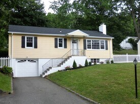 26 Adams Dr in Denville, NJ - Building Photo