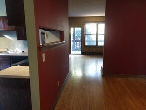 570 Laurel Ave, Unit #2 in St. Paul, MN - Building Photo - Building Photo