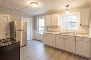 235 Standish Ave in Plymouth, MA - Building Photo