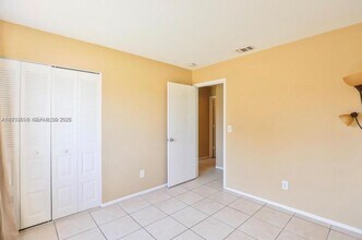 250 SW Homeland Rd in Port St. Lucie, FL - Foto de edificio - Building Photo